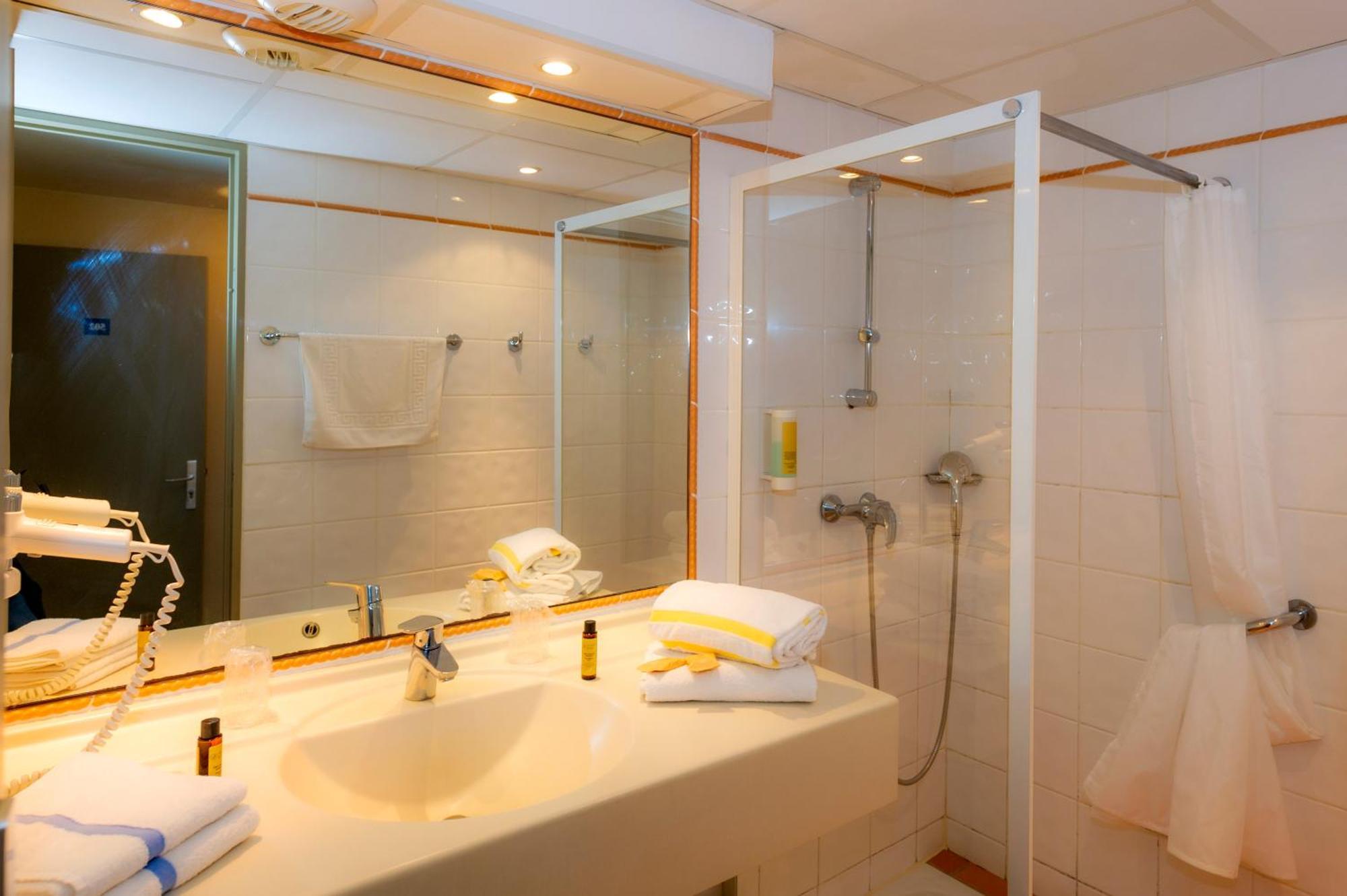 Gréoux-les-Bains Club Vacances Bleues Domaine De Chateau Laval מראה חיצוני תמונה